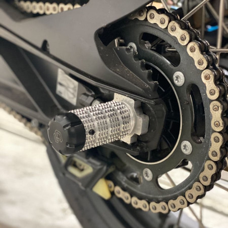 CRAZY IRON Rear axle pegs KTM 790 ADVENTURE (фото 1, фотография 1)
