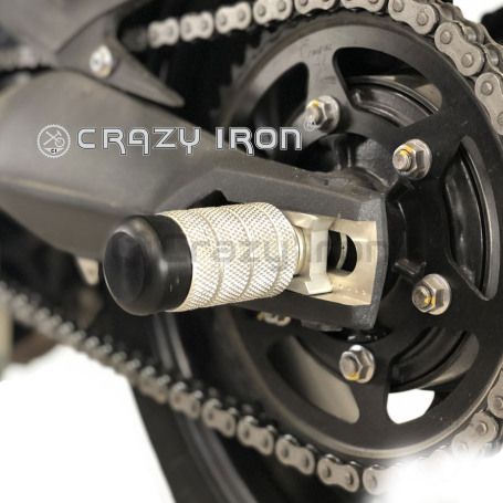 CRAZY IRON Rear axle pegs TRIUMPH Street Triple 675, 675R `07- (фото 1, фотография 1)