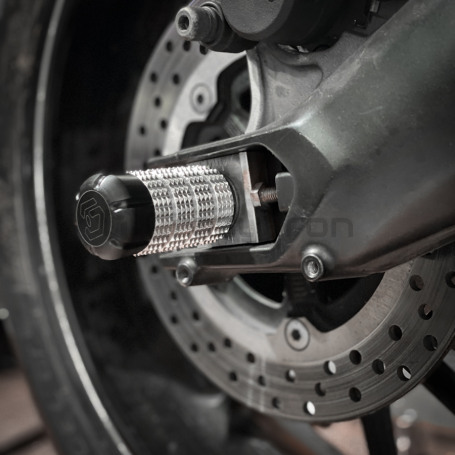 CRAZY IRON Rear axle pegs YAMAHA  MT-09, FZ-09 `13-`16;  XSR900, TRACER `14-`20 (фото 2, фотография 2)